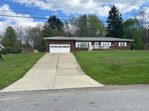Photo of 541 Morningstar Dr, Ellwood City, PA 16117 (MLS # 1750533)