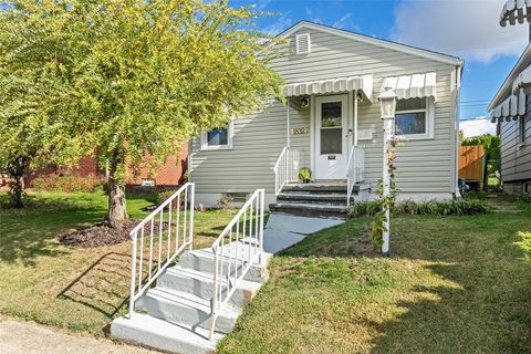 Photo of 1832 Raymond Ave, Latrobe, PA 15650 (MLS # 1725990)