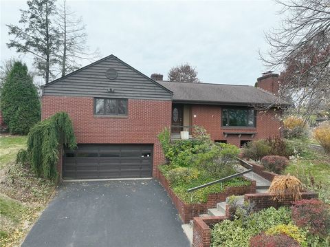 Photo of 86 Country Club Dr, Pittsburgh, PA 15241 (MLS # 1731621)