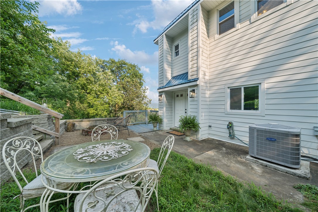 154 Henderson St