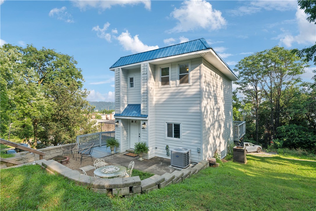 154 Henderson St