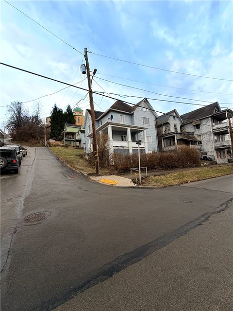 Homes For Sale - 1001 Lincoln Ave Ave<br/> Charleroi Boro, PA 15022