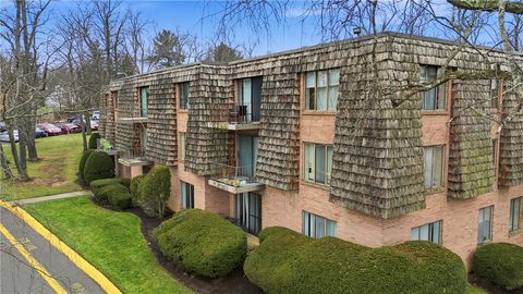 Photo of 1115 Forest Green Dr, Coraopolis, PA 15108 (MLS # 1736351)