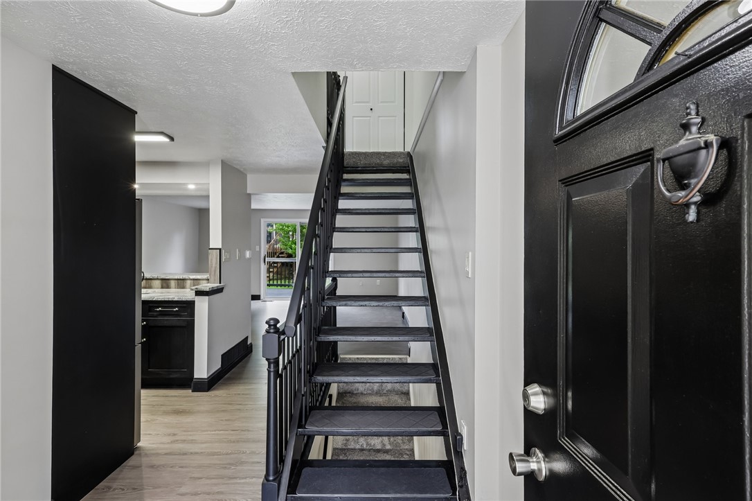 12 Pin Oak Ct