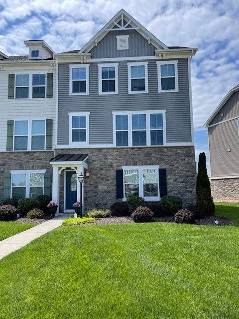 Photo of 4054 Overview Dr, Canonsburg, PA 15317 (MLS # 1749951)