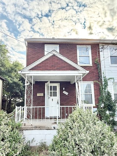 Homes For Rent - 927 Vankirk St St<br/> Clairton, PA 15025