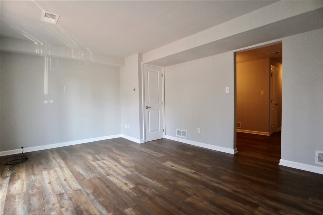 Canonsburg, Pennsylvania 15317, United States, 2 Bedrooms Bedrooms, ,2 BathroomsBathrooms,Residential,Active,82635