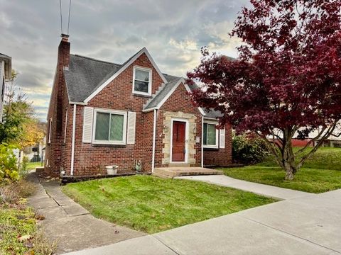 Photo of 705 Todd Ave, Ellwood City, PA 16117 (MLS # 1729098)