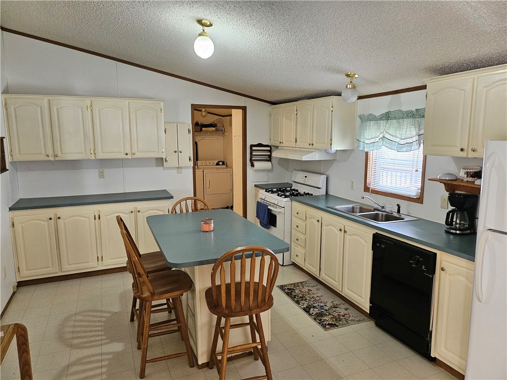 Center Twp - But, Pennsylvania 16001, United States, 3 Bedrooms Bedrooms, ,2 BathroomsBathrooms,Residential,Active,113114