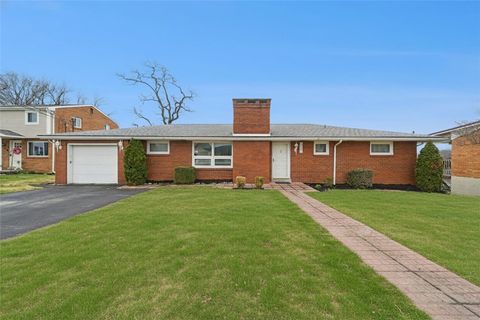 Photo of 492 Edward St, Latrobe, PA 15650 (MLS # 1747166)