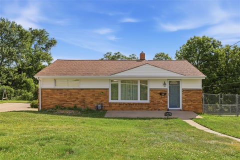 Photo of 5229 Meadowcrest Rd, Pittsburgh, PA 15236 (MLS # 1762357)