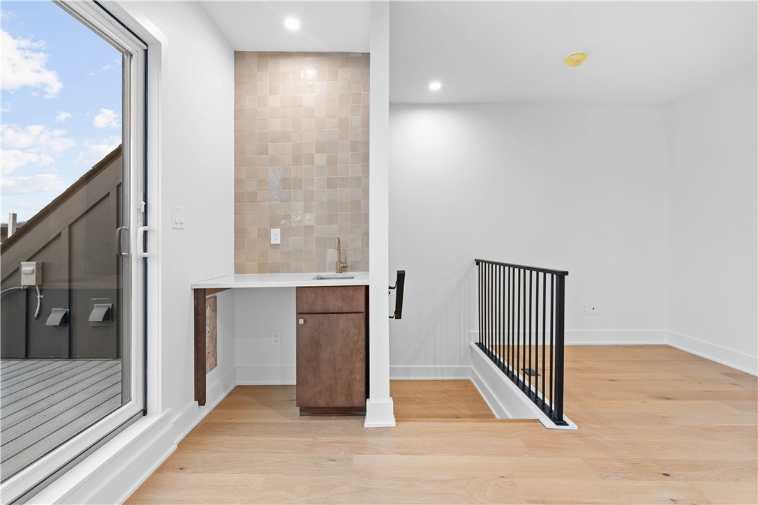 Pittsburgh, Pennsylvania, 15201, United States, 5 Bedrooms Bedrooms, ,5 BathroomsBathrooms,Residential,Active,1898029