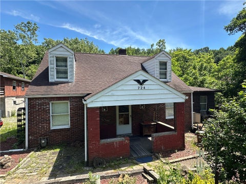 Homes For Sale - 724 Long Run Road Rd<br/> McKeesport, PA 15132