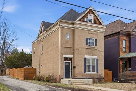 Photo of 806 N Beatty St, Pittsburgh, PA 15206 (MLS # 1743416)
