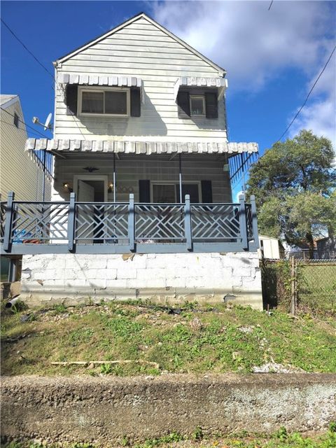 Photo of 900 Hillsboro St, Pittsburgh, PA 15204 (MLS # 1726116)
