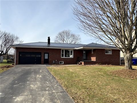 Photo of 215 Martin Ave, Ellwood City, PA 16117 (MLS # 1736749)