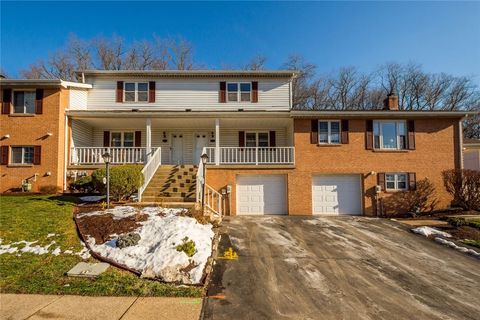 Photo of 402 Forest Ridge Dr, Pittsburgh, PA 15221 (MLS # 1745533)