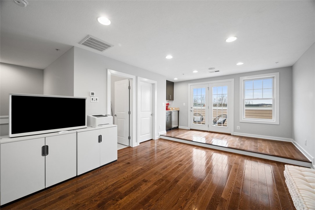 Marshall, Pennsylvania 16046, United States, 4 Bedrooms Bedrooms, ,4 BathroomsBathrooms,Residential,Contingent,104041