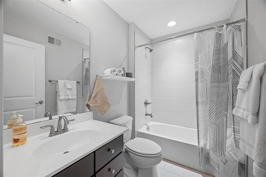 Marshall, Pennsylvania 16046, United States, 4 Bedrooms Bedrooms, ,4 BathroomsBathrooms,Residential,Contingent,104041