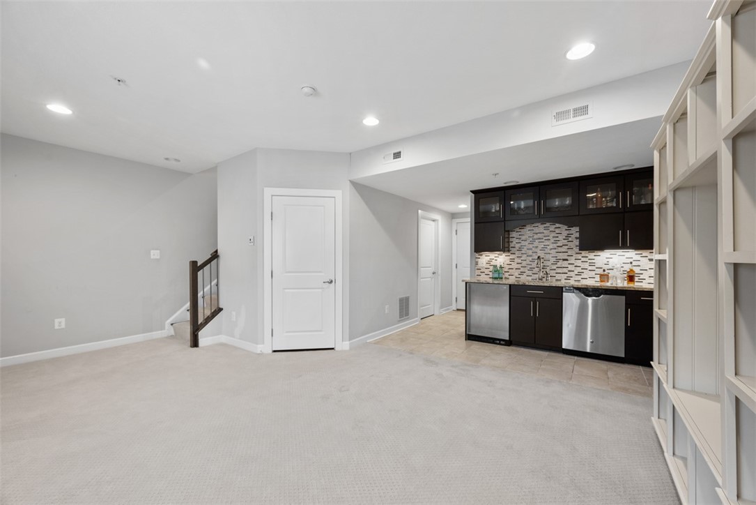 Marshall, Pennsylvania 16046, United States, 4 Bedrooms Bedrooms, ,4 BathroomsBathrooms,Residential,Contingent,104041