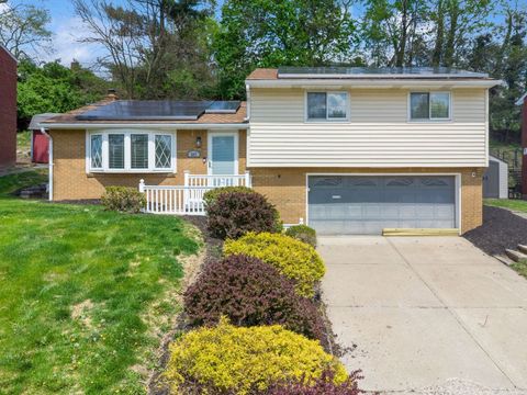 Photo of 447 Saratoga Dr, Pittsburgh, PA 15236 (MLS # 1751217)