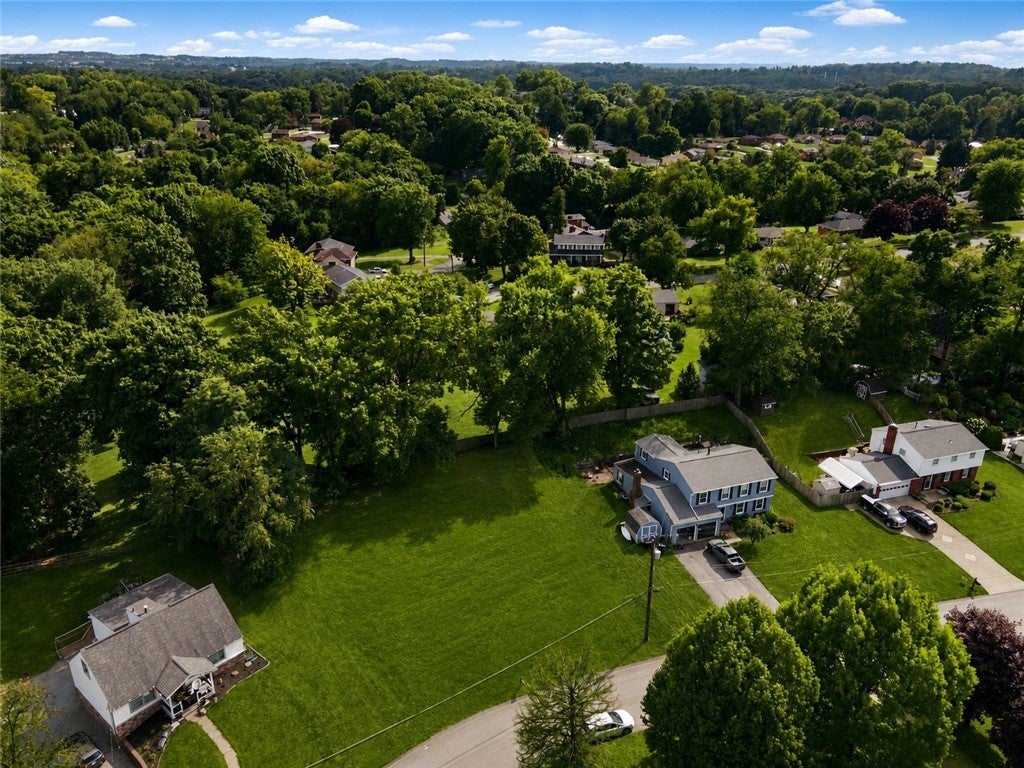 128 Lansdowne Dr