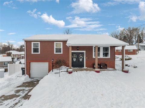 Photo of 540 Greenfield Ct, Irwin, PA 15642 (MLS # 1738511)