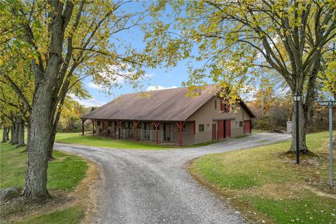 Photo of 1725 Mount Jackson Rd, Enon Valley, PA 16120 (MLS # 1728911)