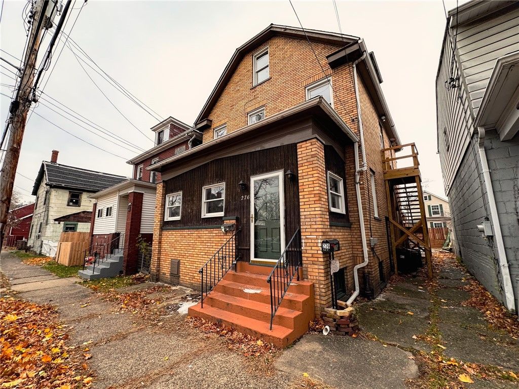 Photo of 276 13th St #2, Ambridge, PA 15003 (MLS # 1733365)