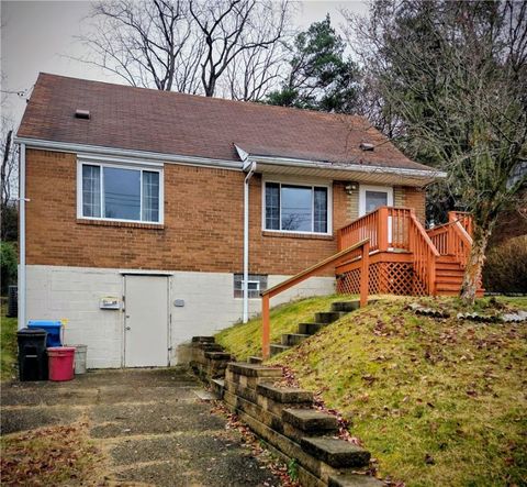 Photo of 175 Charleston Dr, Pittsburgh, PA 15235 (MLS # 1733277)