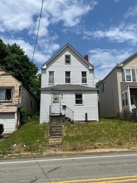 Photo of 613 Center St, Mckeesport, PA 15132 (MLS # 1763136)