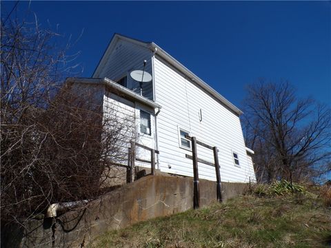 Photo of 618 Beaver Ave, Turtle Creek, PA 15145 (MLS # 1743143)