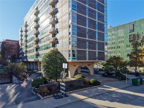 Photo of 552 N Neville St #PH2, Pittsburgh, PA 15213 (MLS # 1729149)