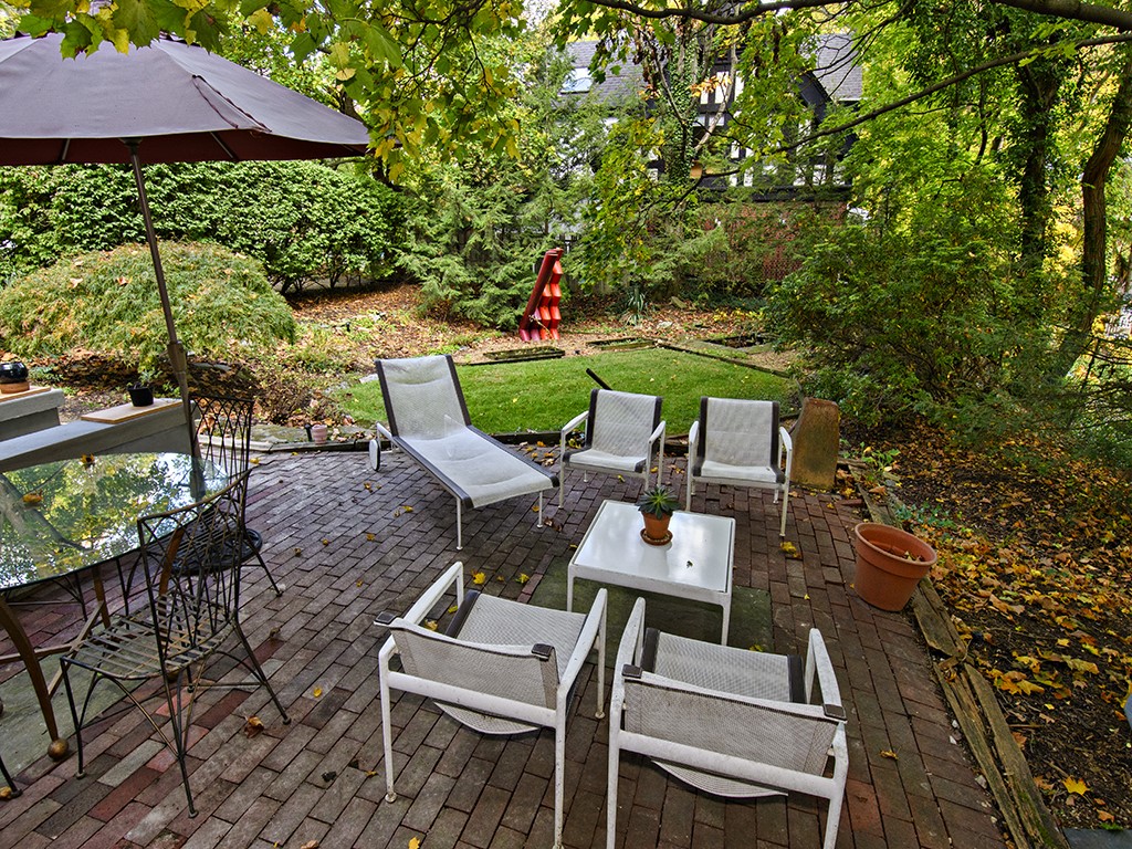 Pittsburgh, Pennsylvania, 15232, United States, 3 Bedrooms Bedrooms, ,2 BathroomsBathrooms,Residential,Active,1905131