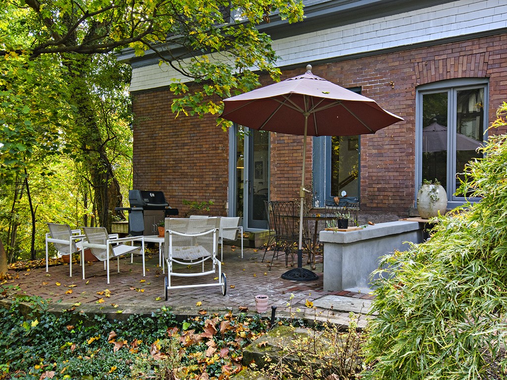 Pittsburgh, Pennsylvania, 15232, United States, 3 Bedrooms Bedrooms, ,2 BathroomsBathrooms,Residential,Active,1905131