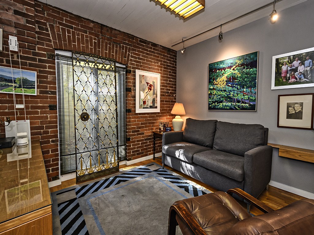 Pittsburgh, Pennsylvania, 15232, United States, 3 Bedrooms Bedrooms, ,2 BathroomsBathrooms,Residential,Active,1905131