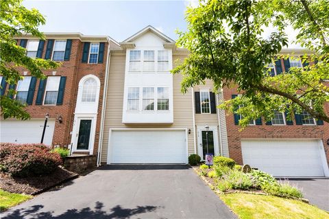 Photo of 612 Village Green E Blvd, Mars, PA 16046 (MLS # 1760920)