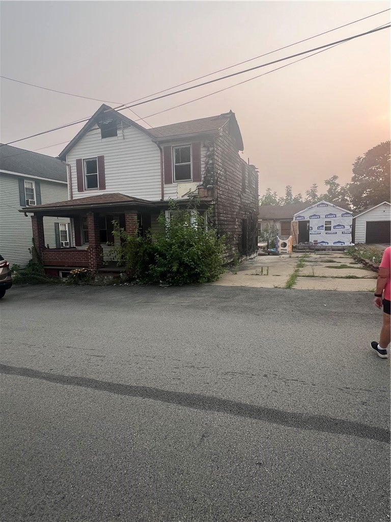 919 Wood St 921