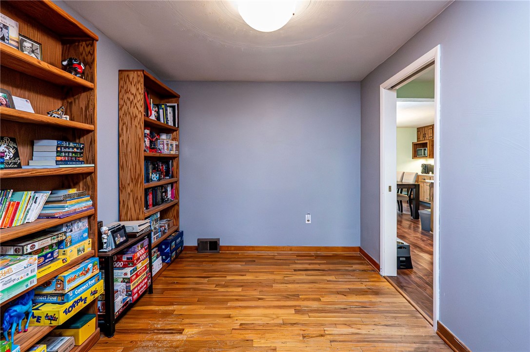 225 Circle Dr Dr, White Oak, Pennsylvania image 11