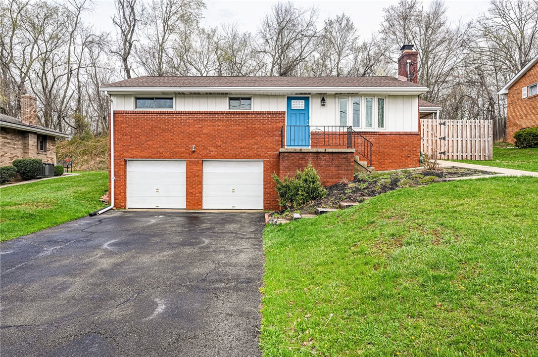 225 Circle Dr Dr, White Oak, Pennsylvania image 2