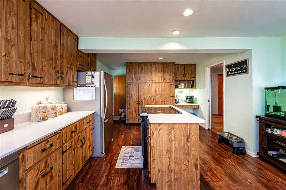 225 Circle Dr Dr, White Oak, Pennsylvania image 17