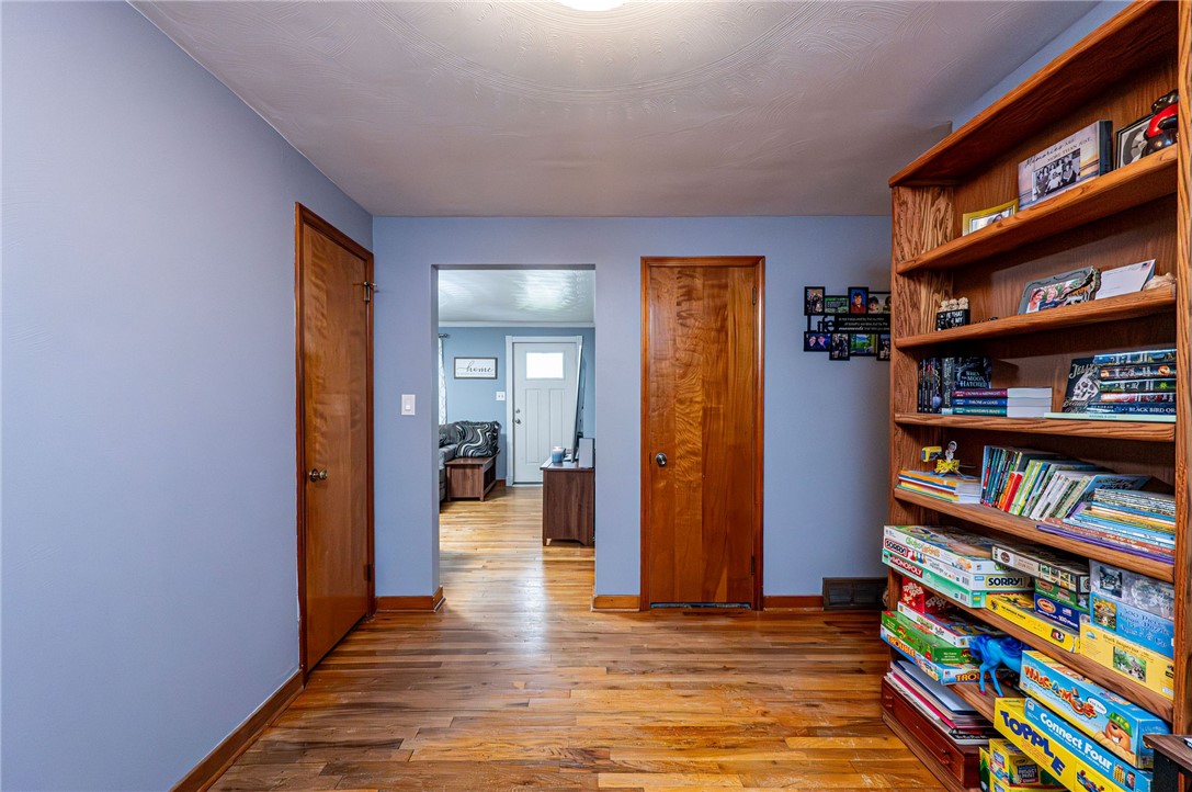 225 Circle Dr Dr, White Oak, Pennsylvania image 12