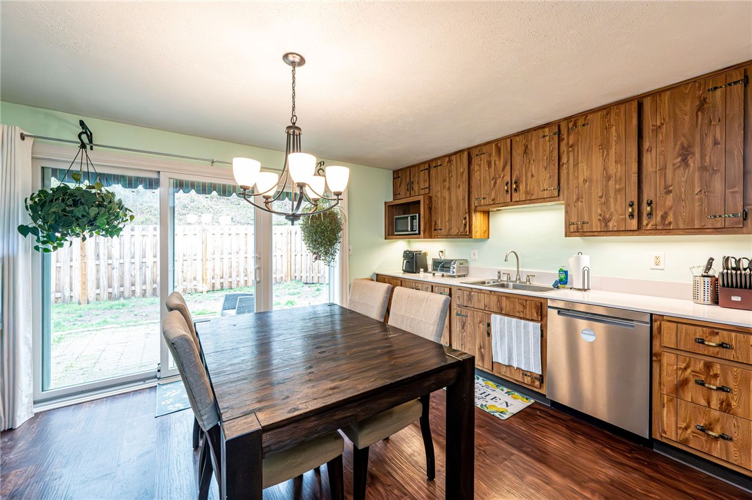 225 Circle Dr Dr, White Oak, Pennsylvania image 18