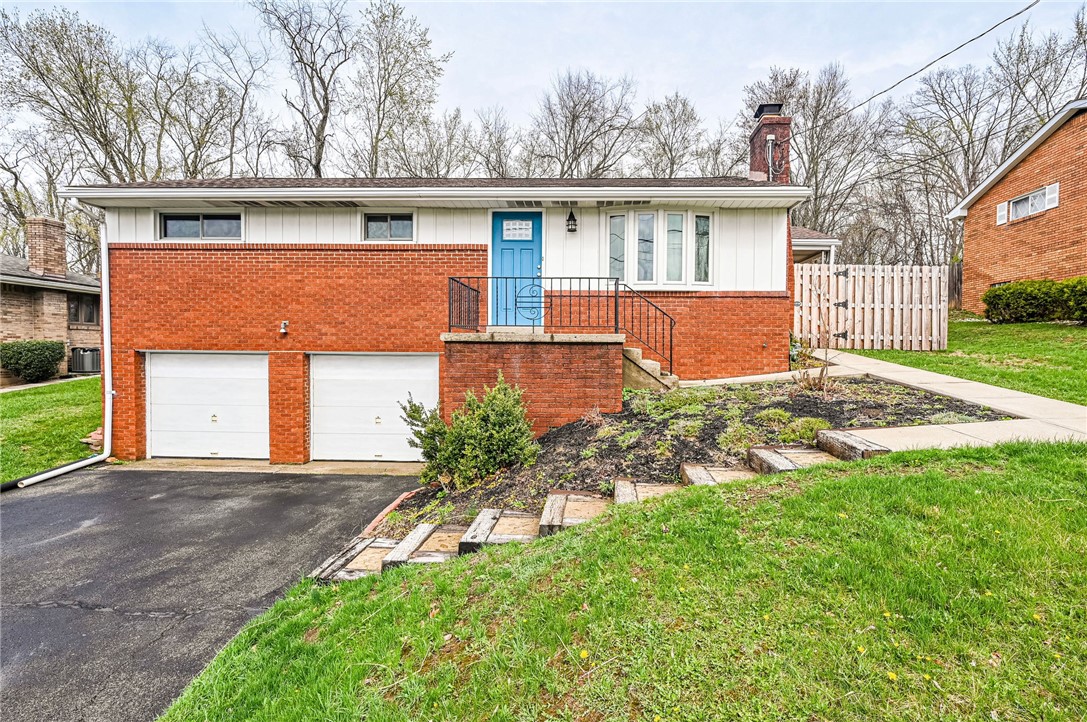 225 Circle Dr Dr, White Oak, Pennsylvania image 1