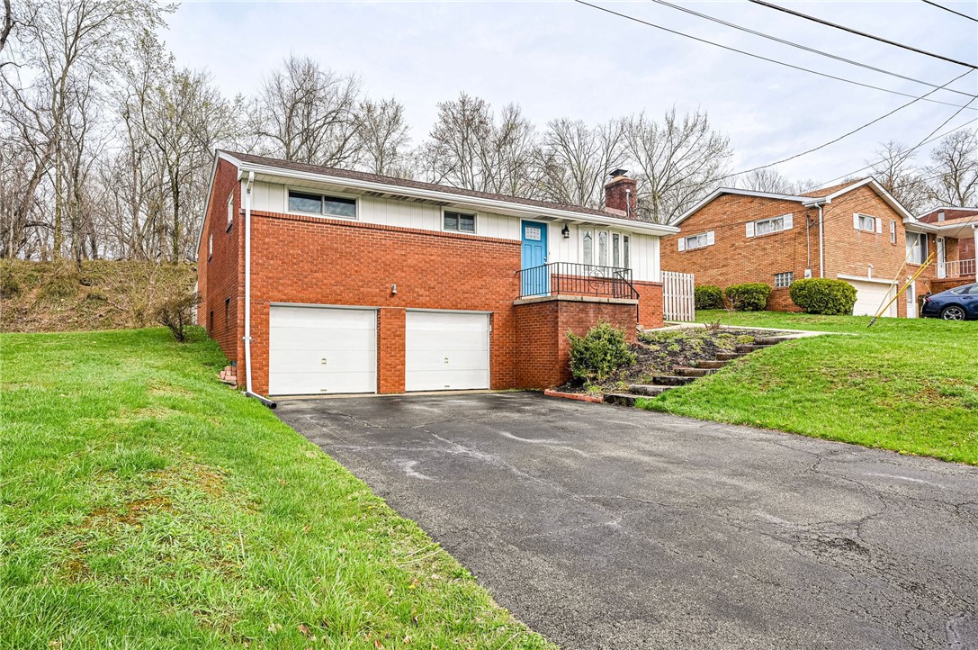225 Circle Dr Dr, White Oak, Pennsylvania image 3
