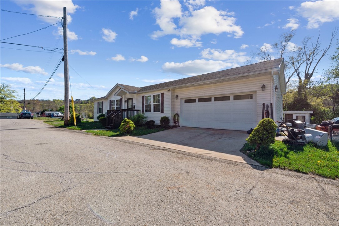 4390 Brickner St, Trafford, Pennsylvania image 2