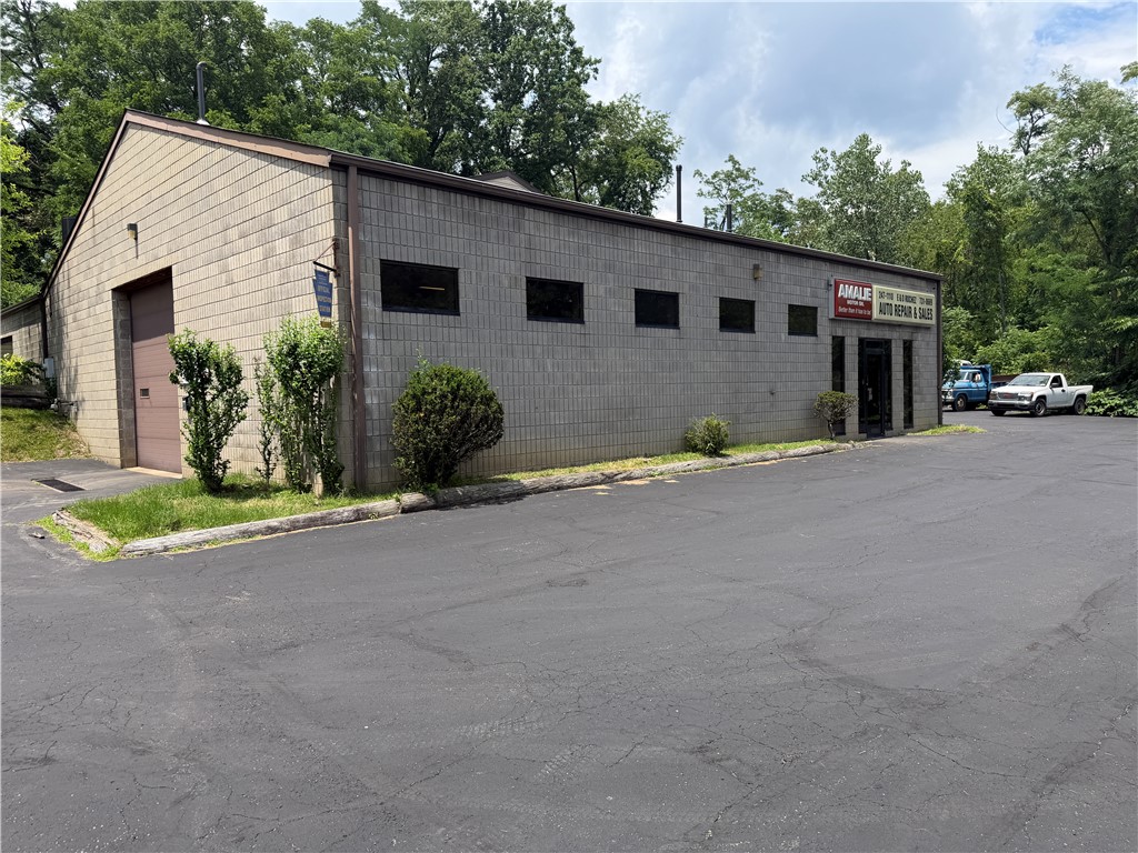 Photo 1 of 9 — 560 Hoover Rd, Penn Hills, PA 15235
