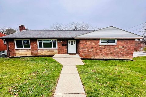 Photo of 3541 Wallace Dr, Baldwin Boro, PA 15227 (MLS # 1731685)