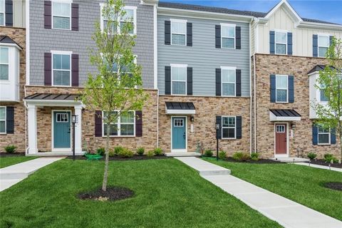 Photo of 4602 Spruce Rd, Gibsonia, PA 15044 (MLS # 1738715)