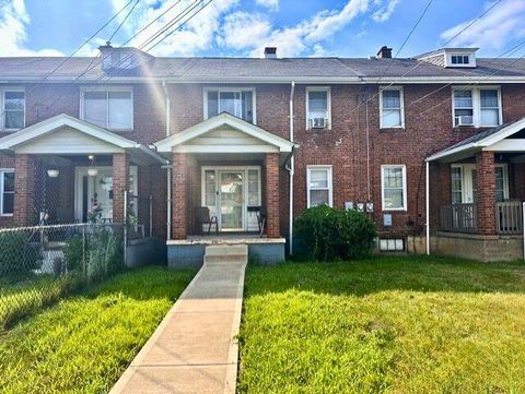 Photo of 1045 Pennsylvania Ave, Clairton, PA 15025 (MLS # 1726510)